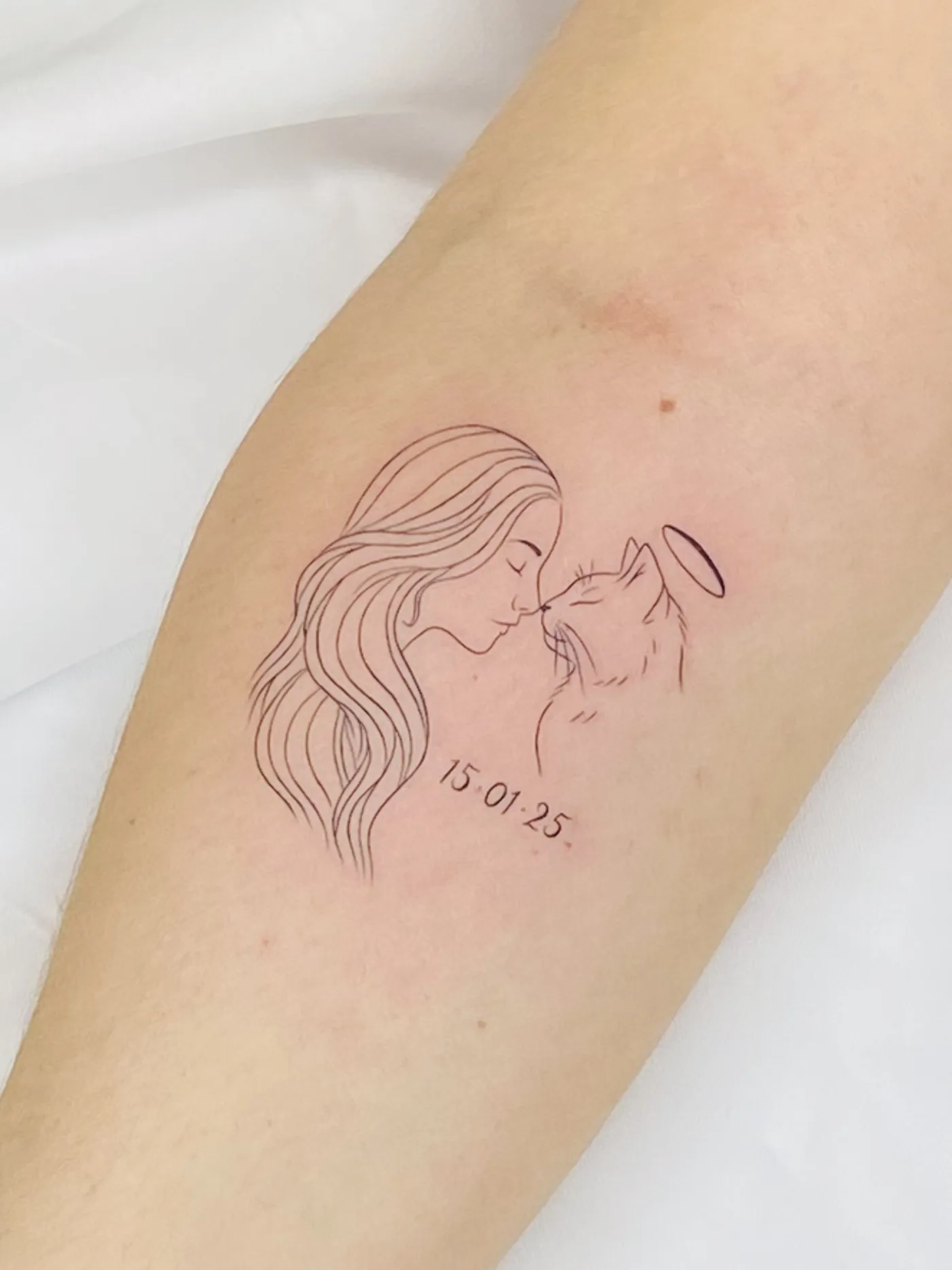 Tatuaje fine line en antebrazo