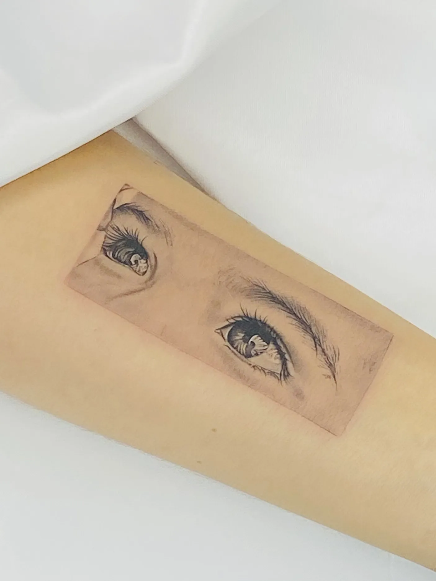 Tatuaje microrrealismo en antebrazo
