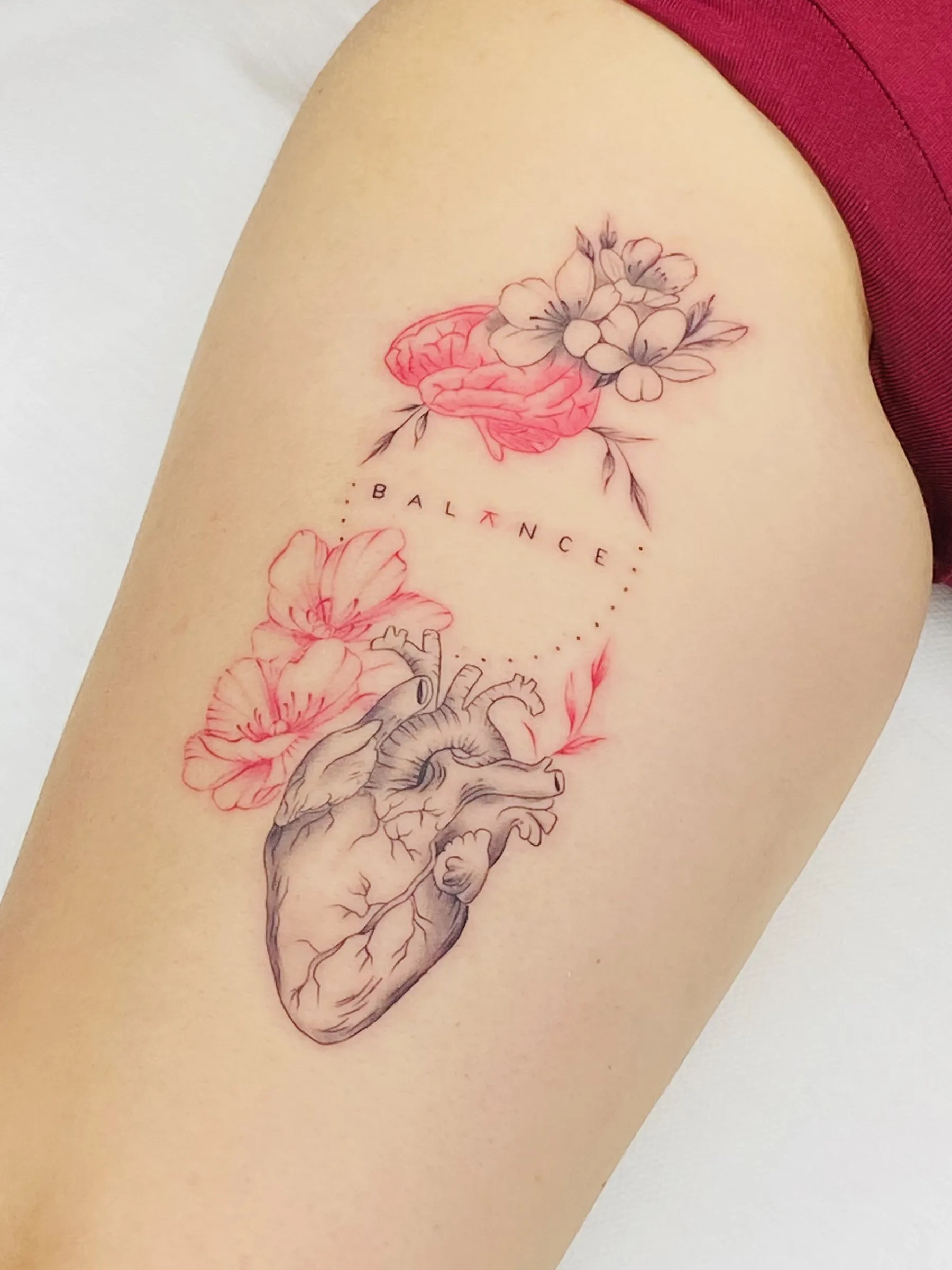 Tatuaje microrrealismo en brazo